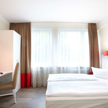 Hotel Ostseehalle Kiel By Premiere Classe Exterior foto